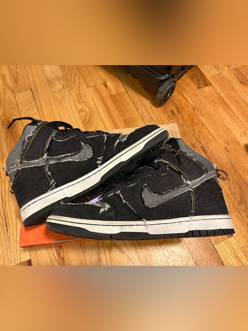Nike Black Distressed Denim size 10 with box